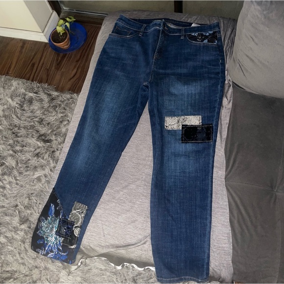 Girlfriend Patchwork Ankle Jeans Chico’s size 14us 2.5 Chico’s STYLE: 570356442 - Picture 5 of 6
